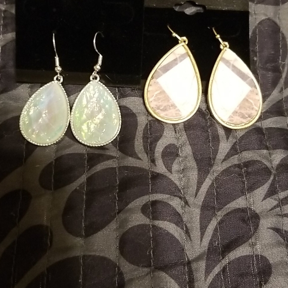 Jewelry - 2 pairs of earrings